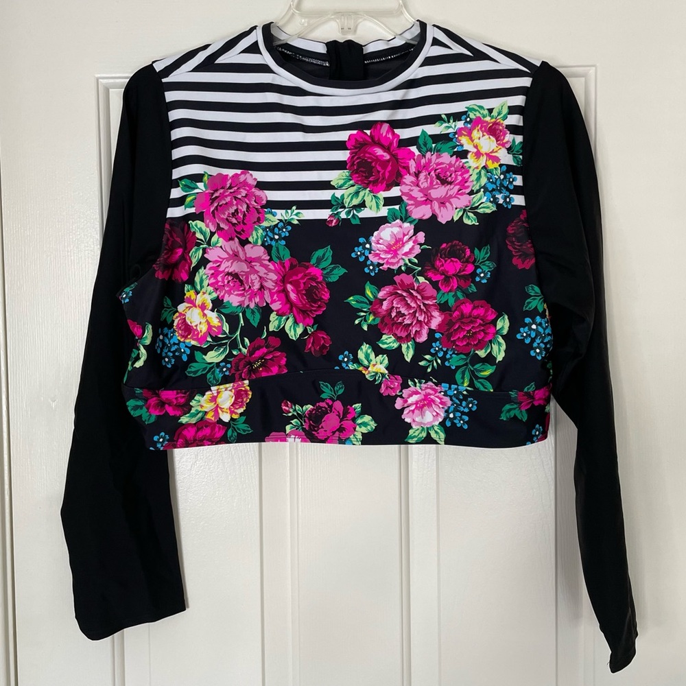 Torrid Black Floral & Stripe Wireless Crop Rash Guard
